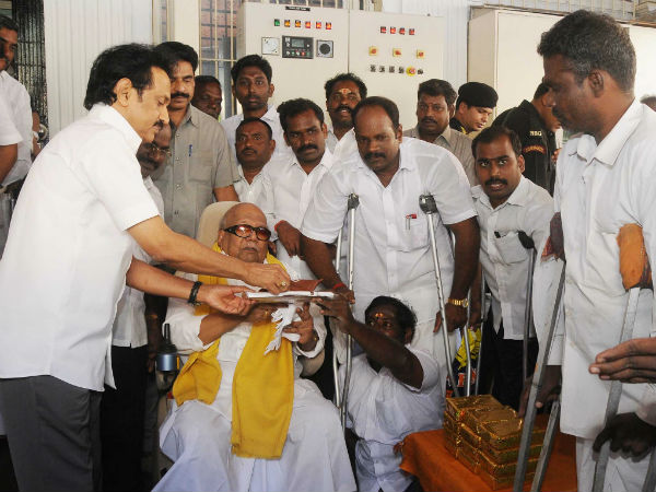 Karunanidhi gives welfare kits to differently abled persons 