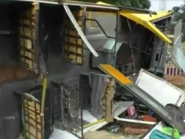 17 injured as school van accident near Tiruvannamalai 17 injured as school van accident near Tiruvannamalai
