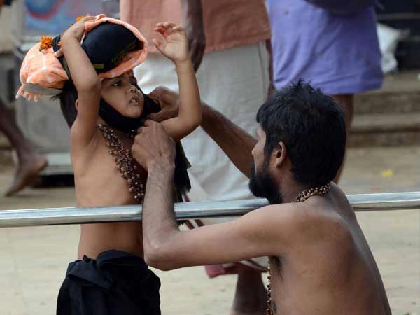 பெண் போலீசார் கண்காணிப்பு பெண் போலீசார் கண்காணிப்பு