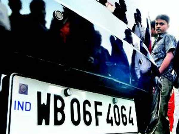 தூரத்தில் இருந்தும் பார்க்கலாம்