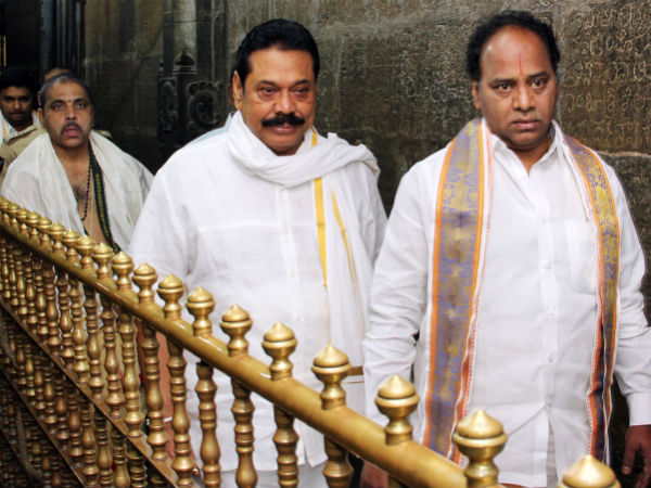 முதுகில் குத்தும் ராஜபக்சே