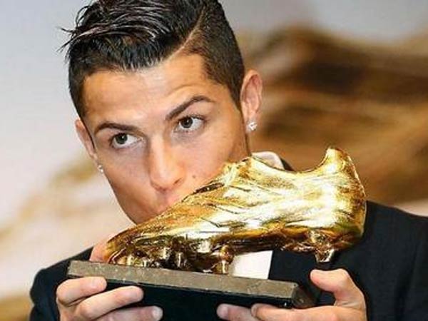 ரொனால்டோவுக்கு தங்க ஷூ விருது