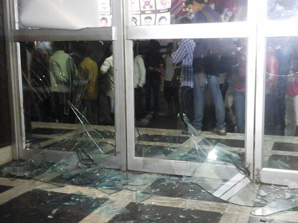 Kasi theater glasses smashed