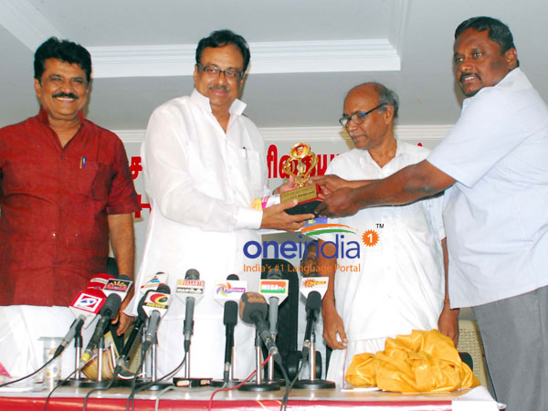 E.V.K.S. Elangovan released a book Mummoorthigalin oolal Samrajiyam 