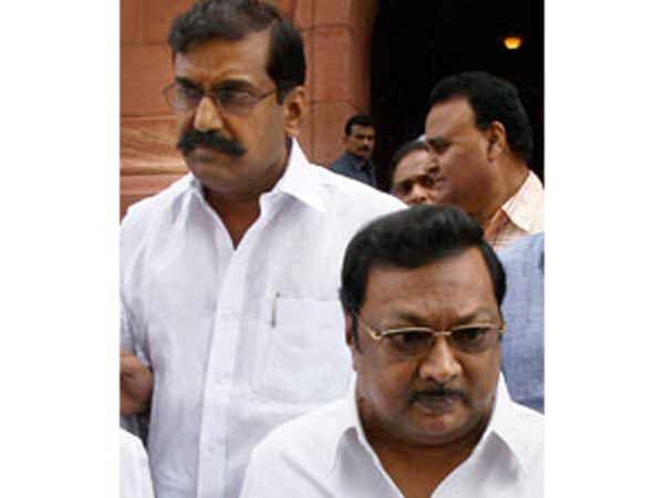 மு.க.அழகிரி ஆசியுடன்