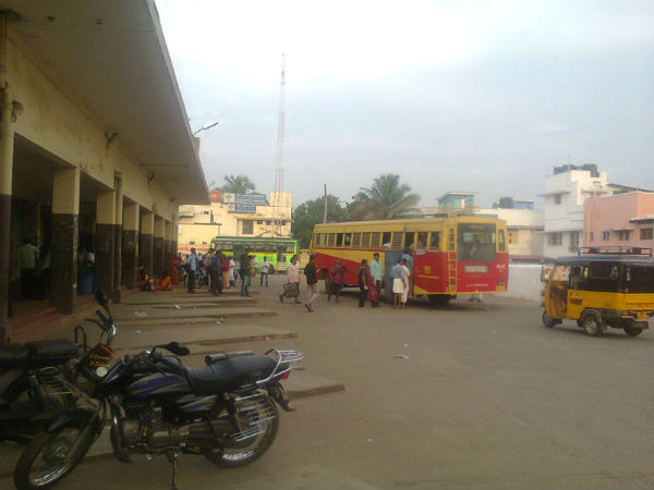 Kerala govt buses stopped at borders
