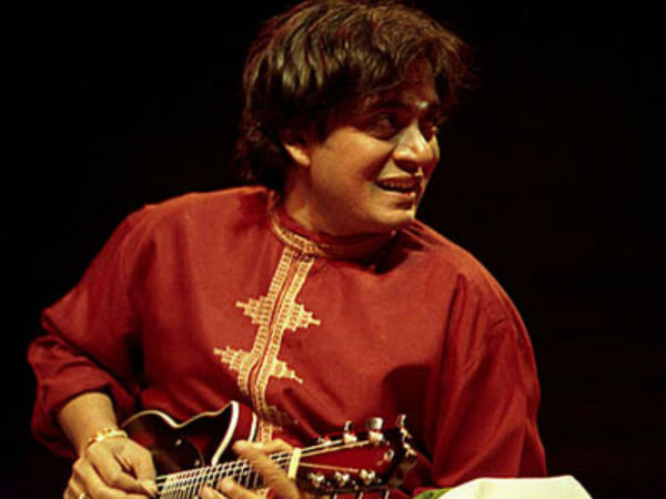 மாண்டலின் ஸ்ரீநிவாஸ் – நவம்பர் 4: