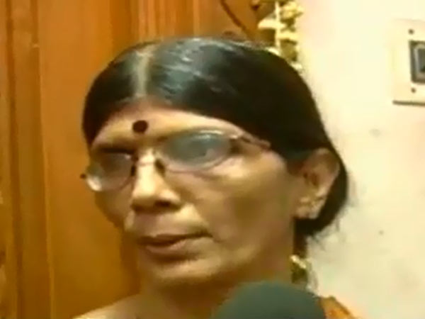 பக்கத்து வீட்டு 'அம்மா'