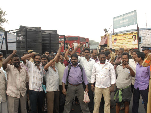 Transport Workers protest before Pallavan house…