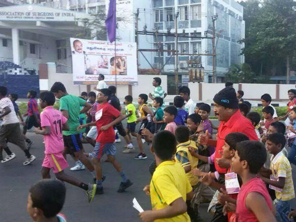 Vaiko and hundreds of students attend MDMK marathon against liquor menace
