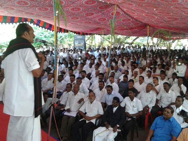 Vaiko enjoyed cock fight in Madurai…