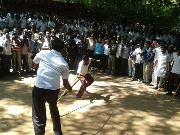 Vaiko enjoyed cock fight in Madurai…