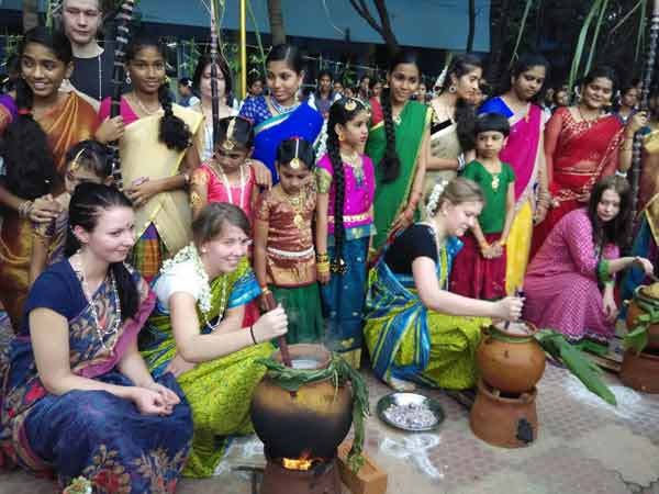 பள்ளி கல்லூரிகளில்