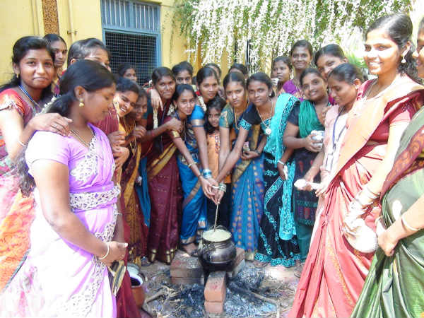 Tuticorin college students celebrate Pongal
