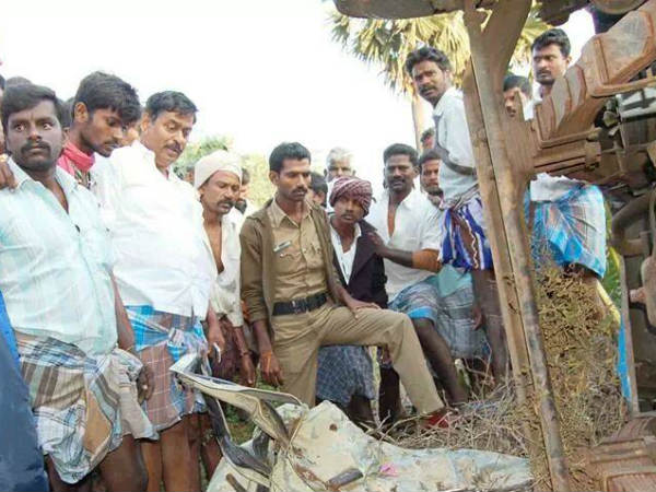 Minivan and loom mill bus accident in Vedachandur…