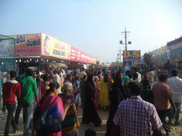 அலைமோதிய மக்கள் அலைமோதிய மக்கள்