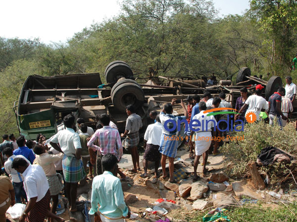 9 Killed, 9 Critical as Bus Plunges 100 ft off Hogenakkal Ghat Rd 9 Killed, 9 Critical as Bus Plunges 100 ft off Hogenakkal Ghat Rd