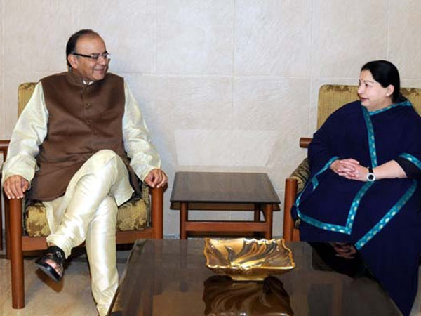 Kathir's Thaazha Parakkum Kaakkaigal-18