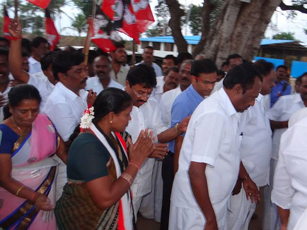 Ministers on campaign in Srirangam