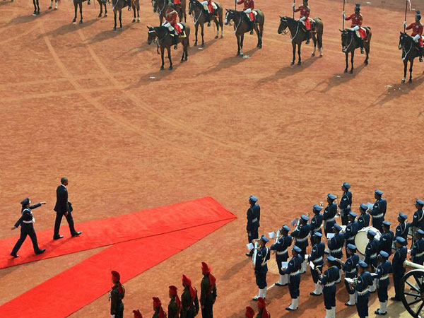 Obama receives guard of honour at Rashtrapathi Bhavan