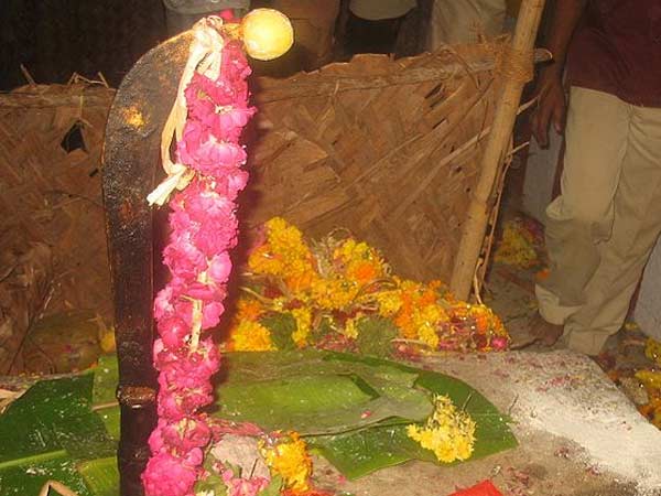 நிலைமாலை ஊர்வலம்