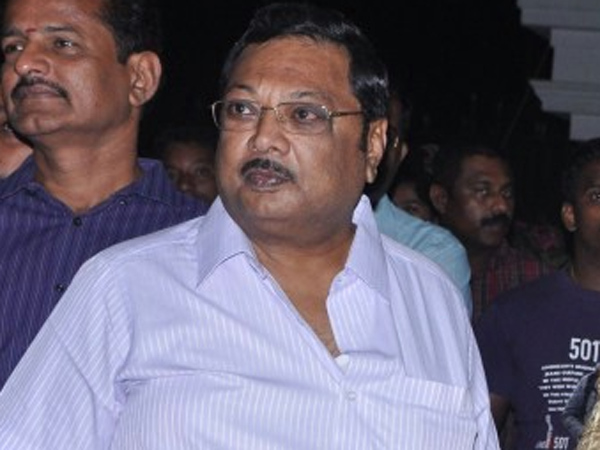 அண்ணா சிலைக்கு மாலை