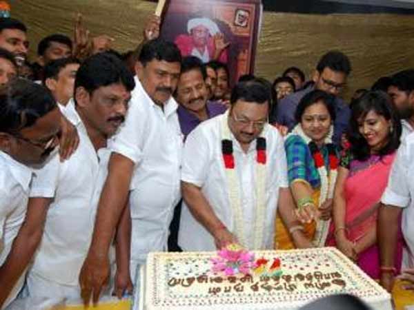 64 கிலோ கேக்