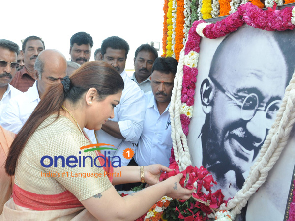 Nation pays homage to Mahatma Gandhi on his death anniversary…