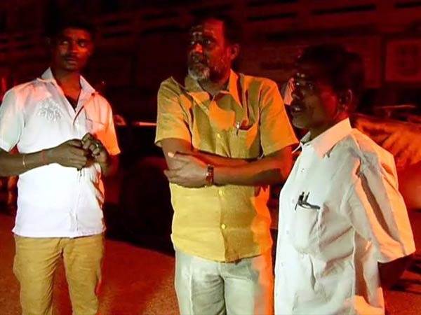 Human skulls and bones on sales in Villupuram