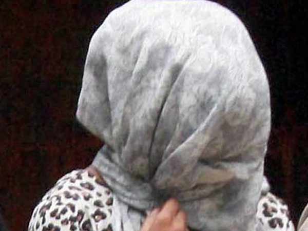 இளம் பெண்கள்