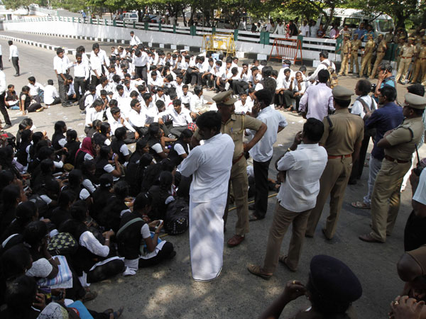 Students Protest: Govt Law College to be Moved to Sriperumbudur by 2017