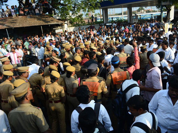Law students Proteste continue in Chennai