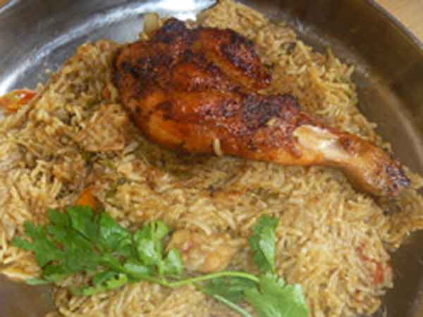 பிரியாணி போடும் அதிமுகவினர்