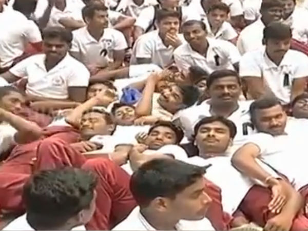குமுறிய மாணவர்கள்