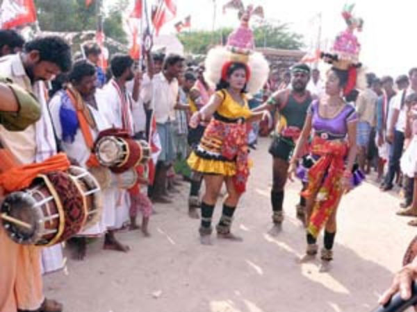 களைகட்டும் கரகாட்டம்