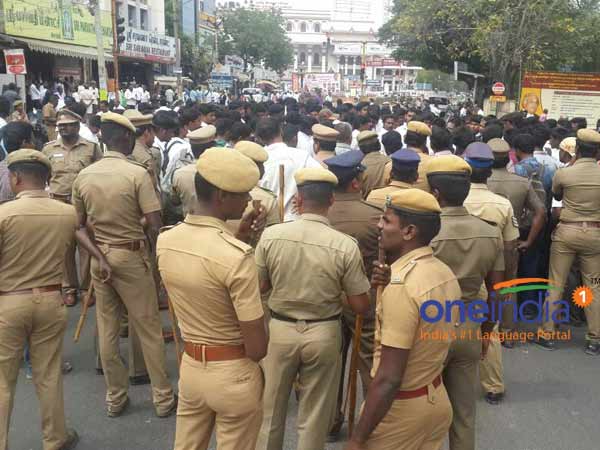 Kathir's Thaazha Parakkum Kaakkaigal 21