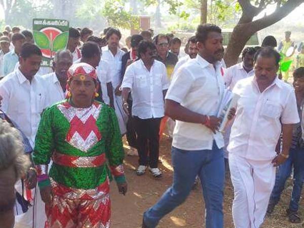 கோமாளி வேடத்தில் போண்டா: