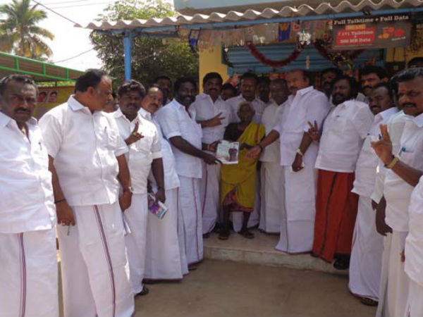 ஓட்டு வேட்டையில் அமைச்சர்கள்