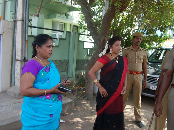 2 women arrested in Srirangam for stabbing ADMK cadre