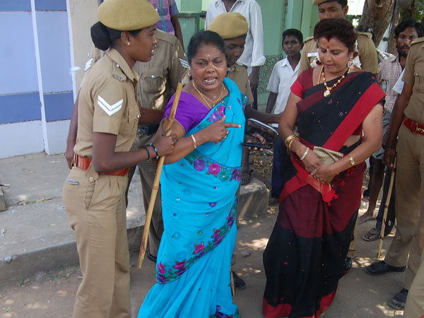 2 women arrested in Srirangam for stabbing ADMK cadre