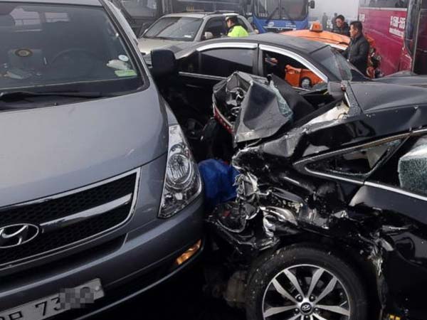 100-cars pileup on South Korean bridge leaves 2 dead, 68 hurt 100-cars pileup on South Korean bridge leaves 2 dead, 68 hurt