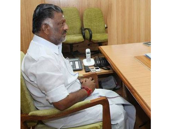 வேறவழியில்லாமல் டீ..