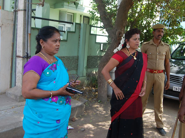 கத்தியால் குத்திய திமுகவினர்