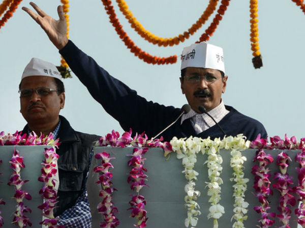 Kathir's Thaazha Parakkum Kaakkaigal - 22