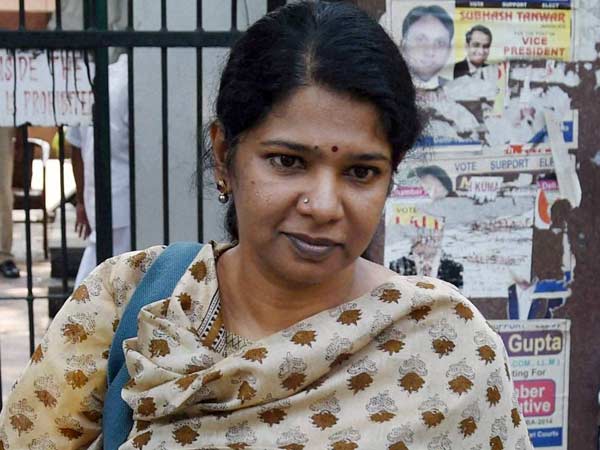 கனிமொழியின் மகளிரணியினர் கனிமொழியின் மகளிரணியினர்