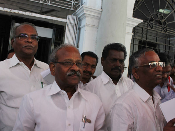 எதிர்கட்சிகள் புறக்கணிப்பு