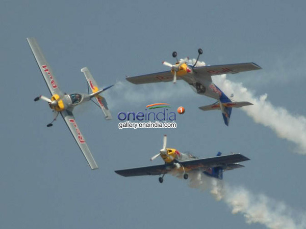 சிங்கப்பூரில் முதல் சாகசம்: