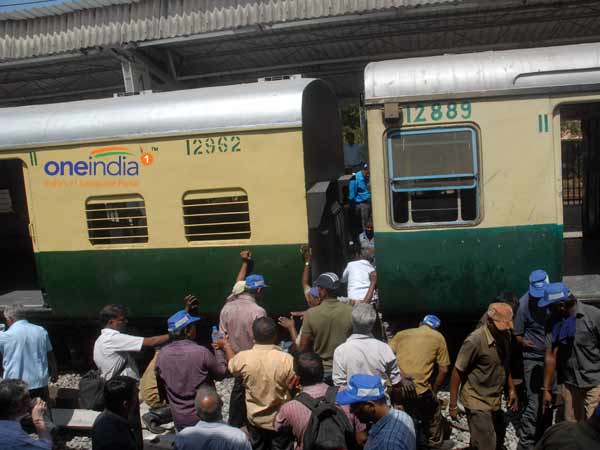 Railway to probe derailing of MRTS unit in Park town station Railway to probe derailing of MRTS unit in Park town station