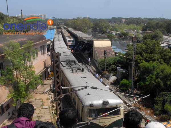 Railway to probe derailing of MRTS unit in Park town station Railway to probe derailing of MRTS unit in Park town station
