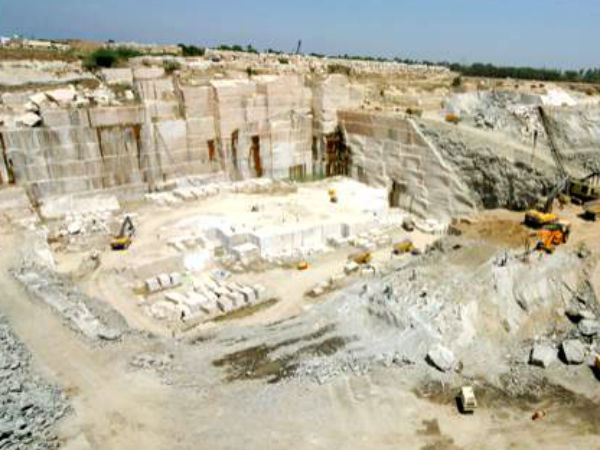 மலைகளை விழுங்கி